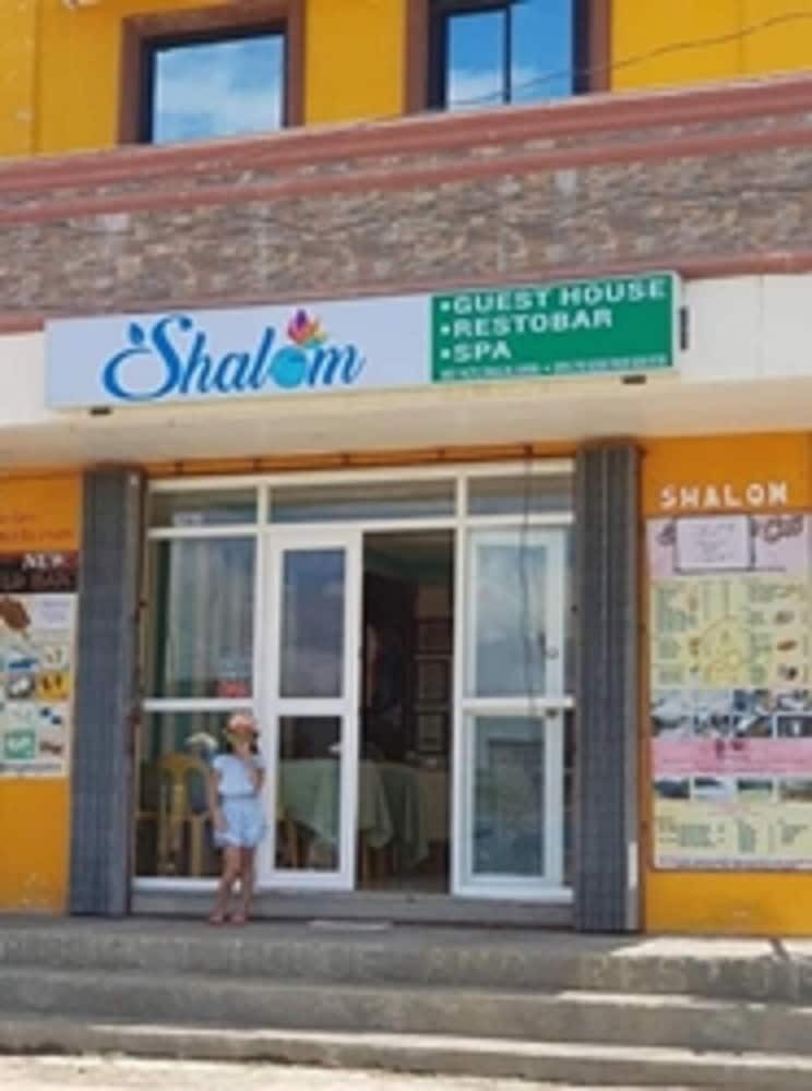 Hotel Shalom Guest House And Resto Bar