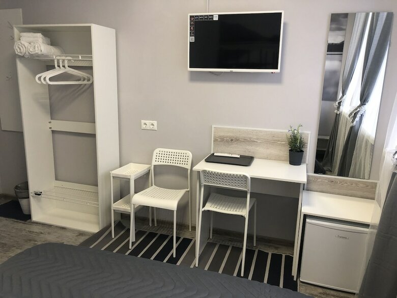 L-hotel