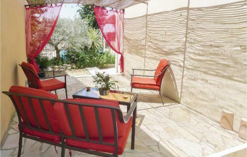 Holiday Home Eyragues Chemin de L'arenier II