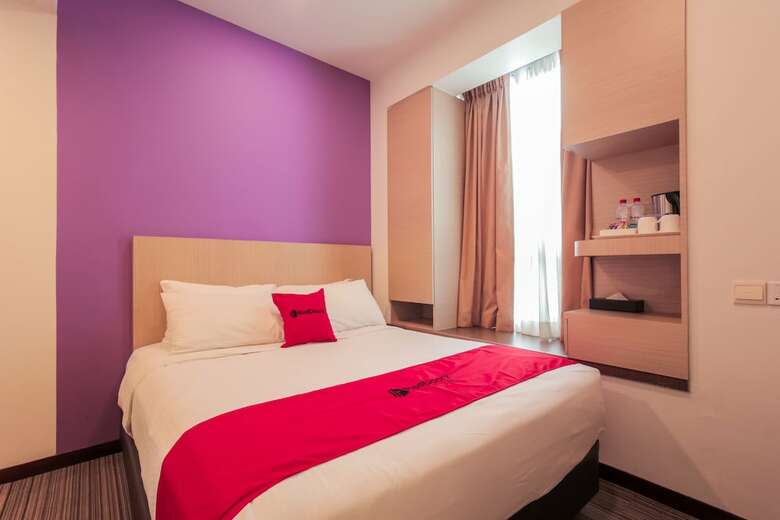 Hotel Reddoorz Premium @ Balestier