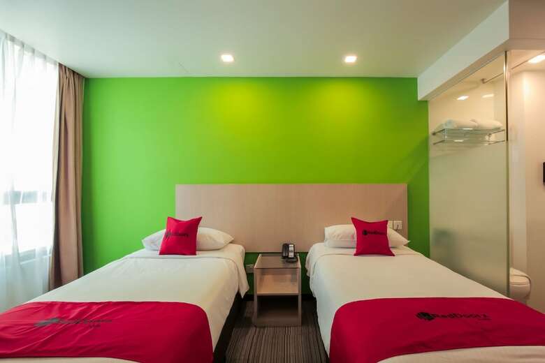 Hotel Reddoorz Premium @ Balestier