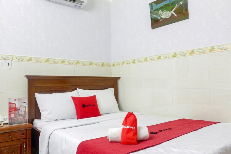 Hotel Reddoorz Near Saigon Train Station 2