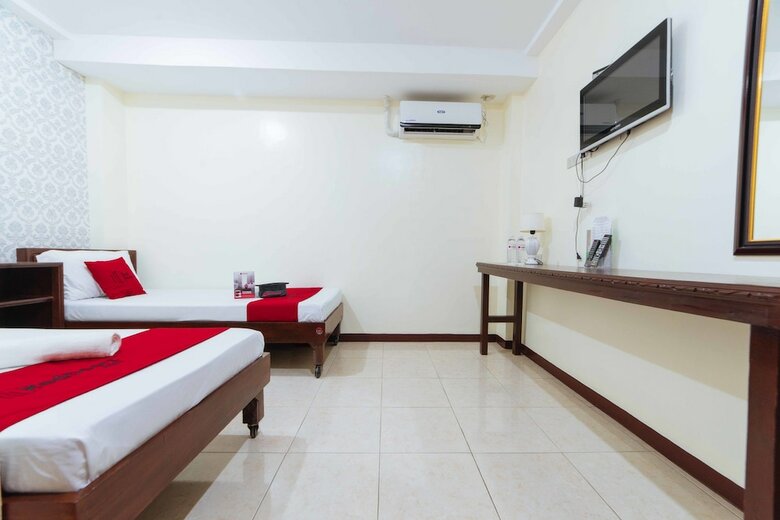 Hotel Reddoorz @ General Luna Davao