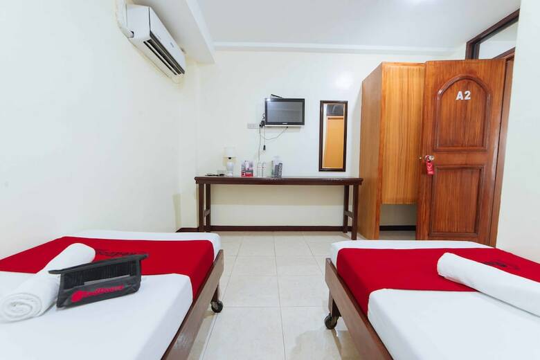 Hotel Reddoorz @ General Luna Davao