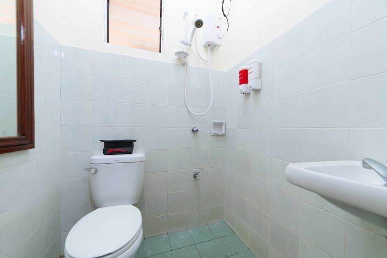 Hotel Reddoorz @ General Luna Davao