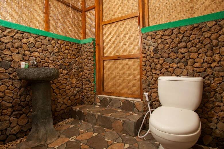 Hotel Reddoorz Near Karangasem Train Station 2