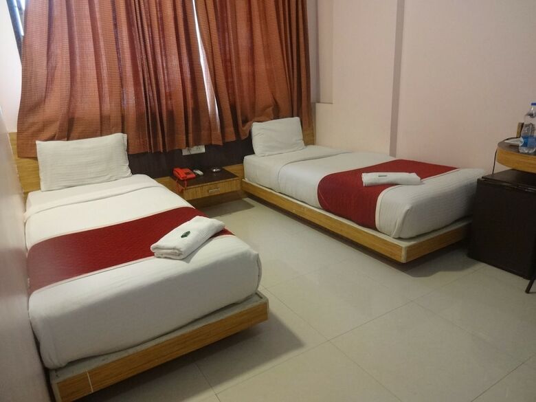 Hotel The Neelam Executive
