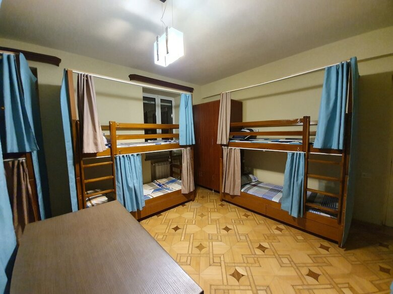 Hostal Doss Hotel And Hostel