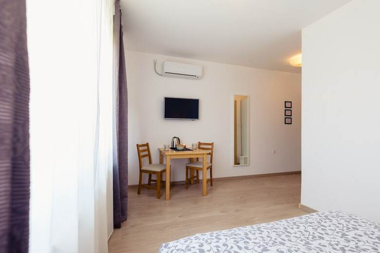 Hotel Rooms & Apartments Karlo