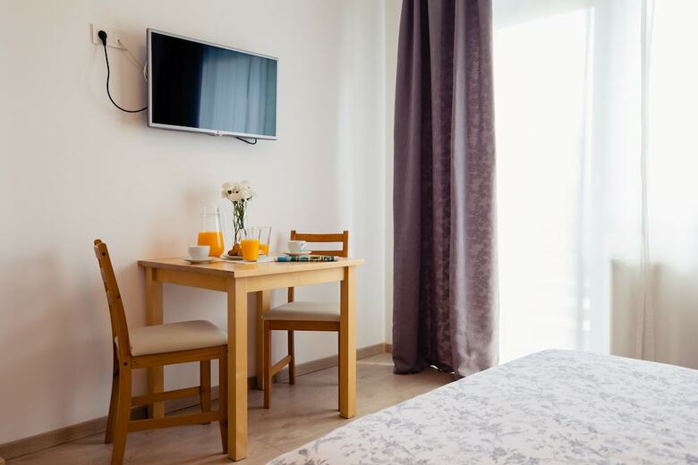 Hotel Rooms & Apartments Karlo