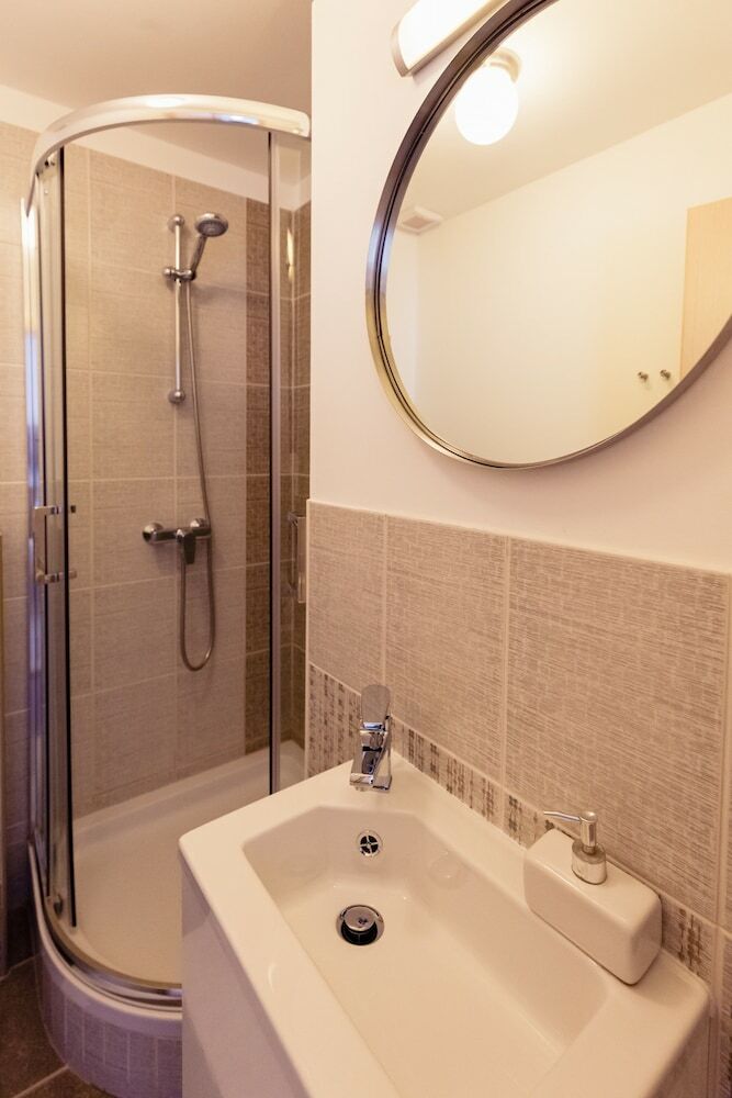 Hotel Rooms & Apartments Karlo