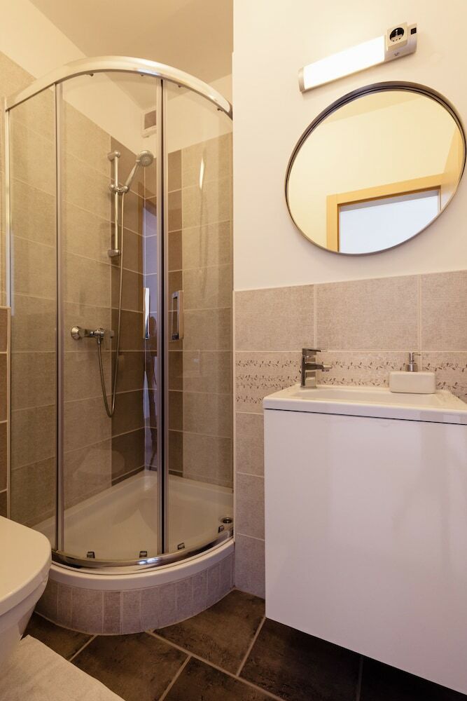 Hotel Rooms & Apartments Karlo