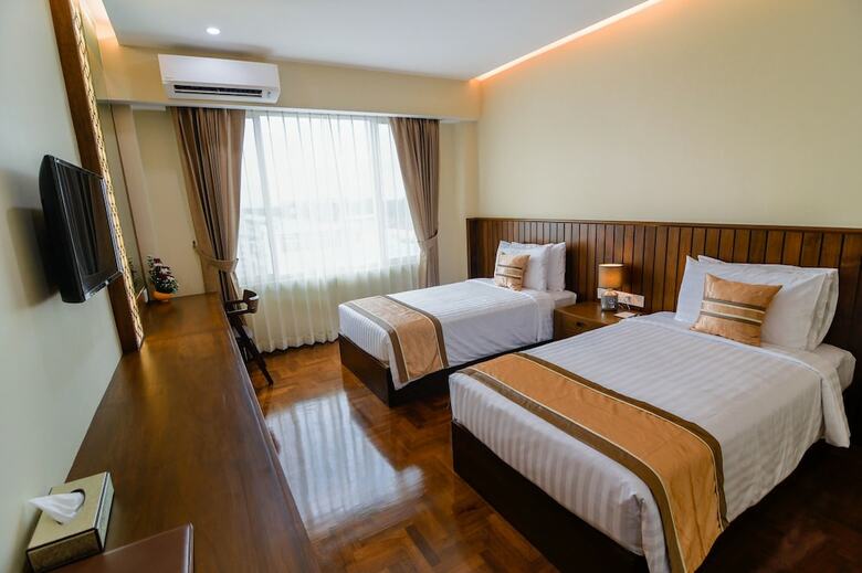 New Wave Hotel