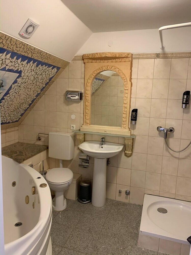 Lovely Hotel Near K�ln Messe And Arena