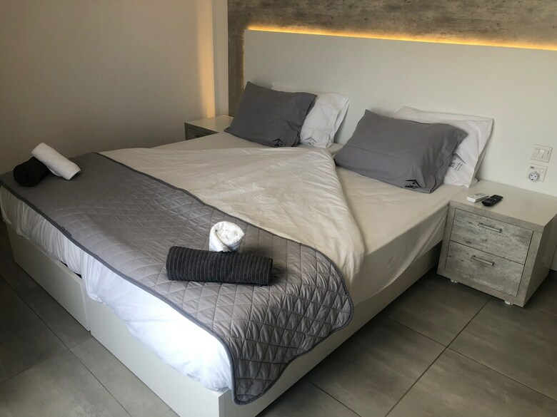 Hotel White 11