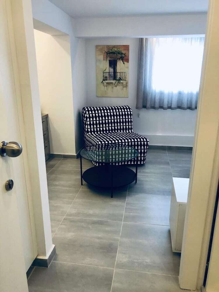 Hotel White 11