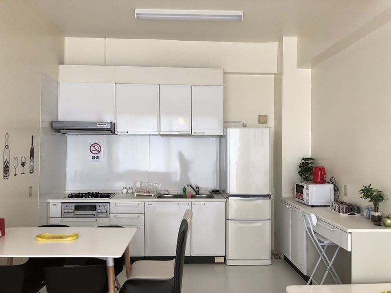 Apartamentos Base Side House