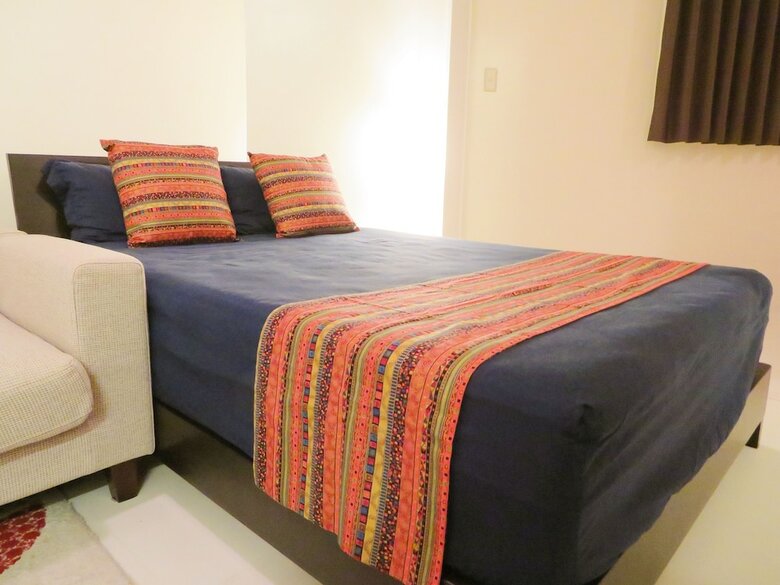Apartamentos Base Side House