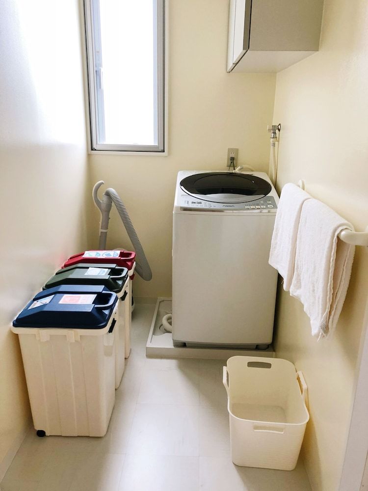 Apartamentos Base Side House