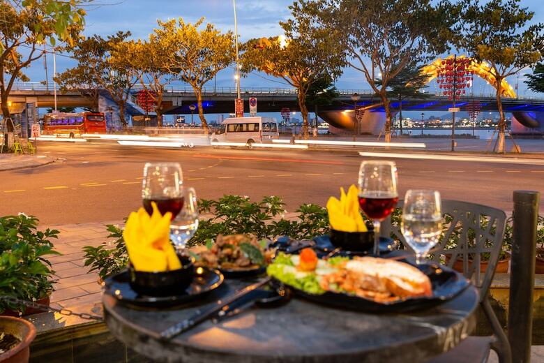 Da Nang Riverside Hotel