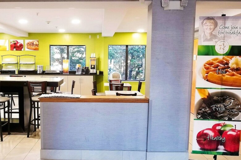 Hotel Quality Inn & Suites Raleigh North
