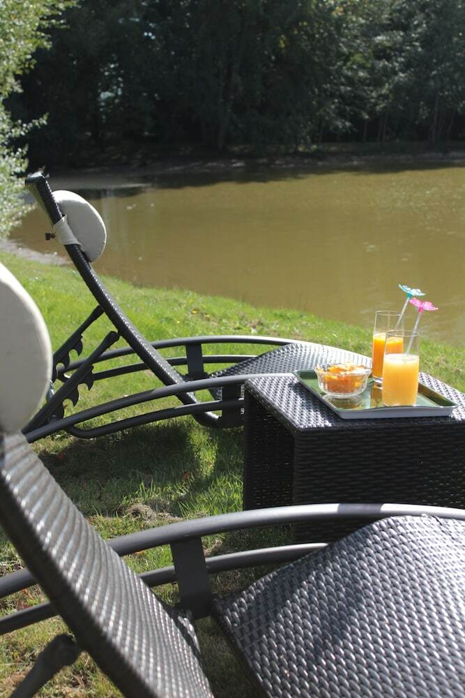 Bed & Breakfast Chateau de La Chasse Beauvais