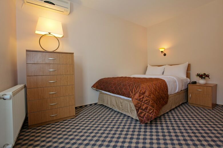 Aparthotel Three Apples Suites And Hotel