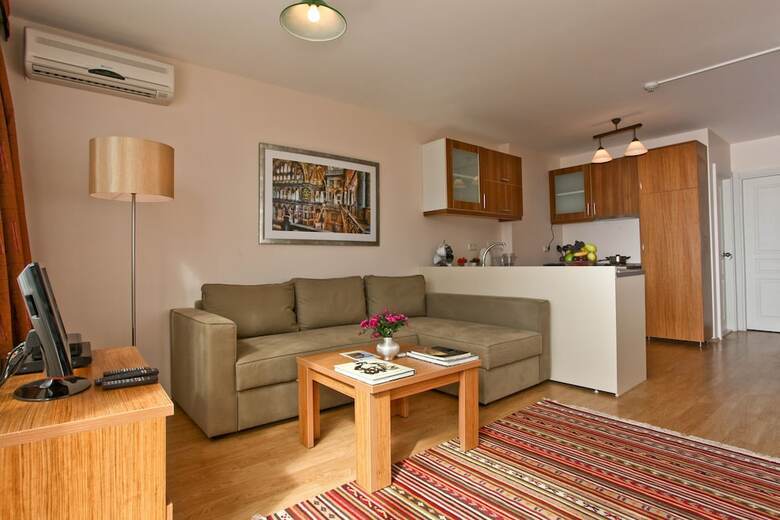 Aparthotel Three Apples Suites And Hotel