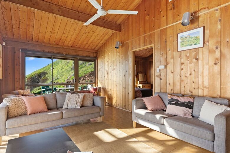 Cliffs End Beach Shack - 105 Gold Coast Drive, Carrickalinga