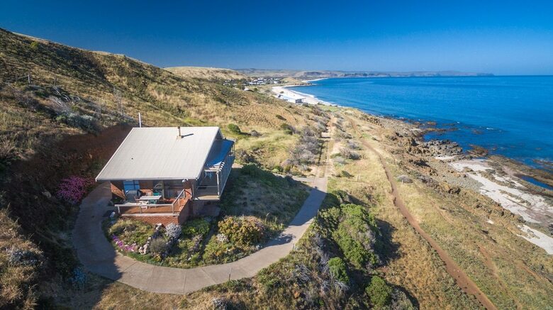 Cliffs End Beach Shack - 105 Gold Coast Drive, Carrickalinga