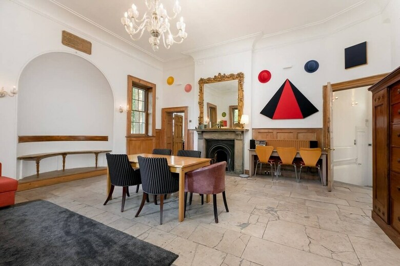 Fantastically Unique House For 3 With Large Garden
