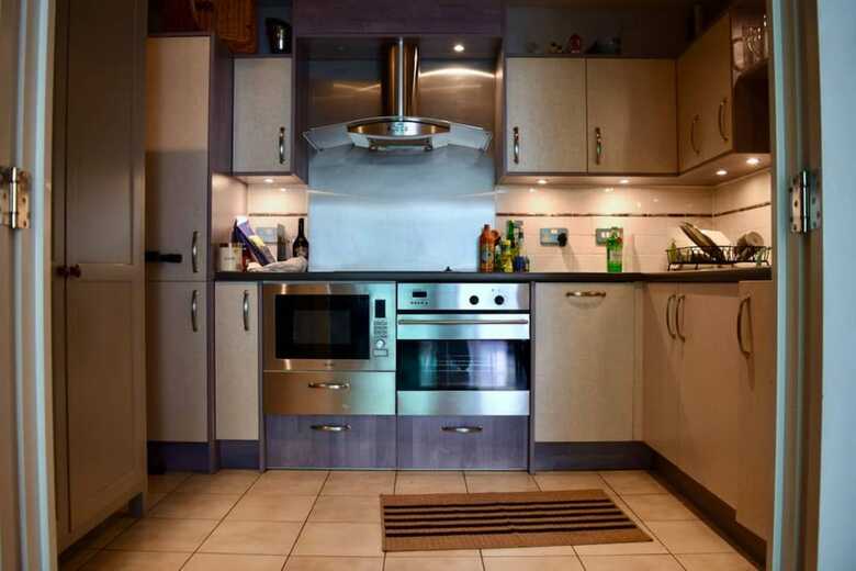 Modern 2 Bedroom Apartment With Stunning Views