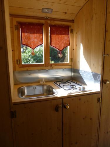 Camping Des Rochers Des Parcs