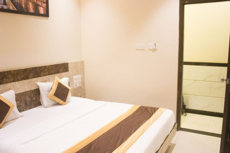Hotel Embassy Grand