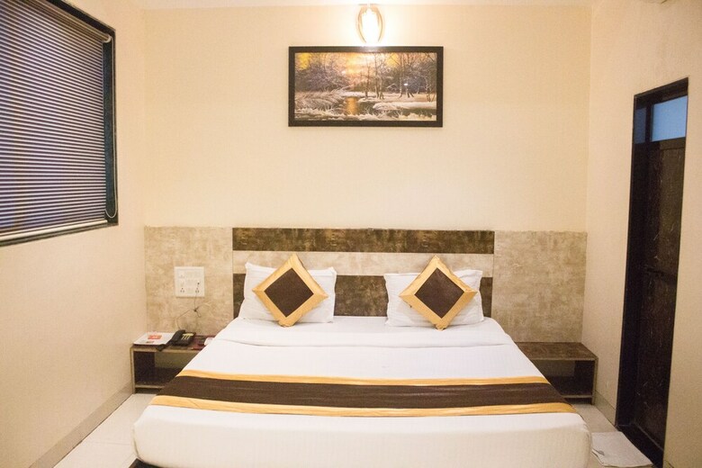 Hotel Embassy Grand