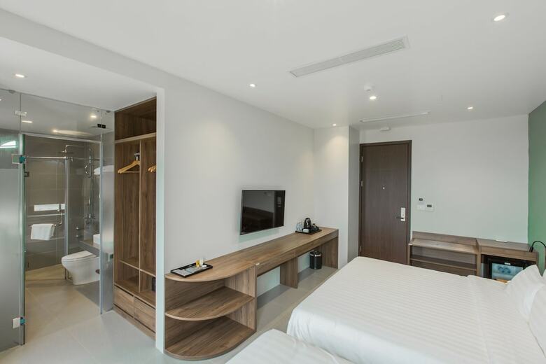 The Twin Hotel