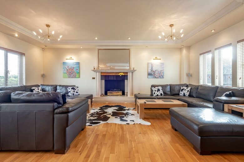 Apartamentos Luxury 6-bed House With Pool