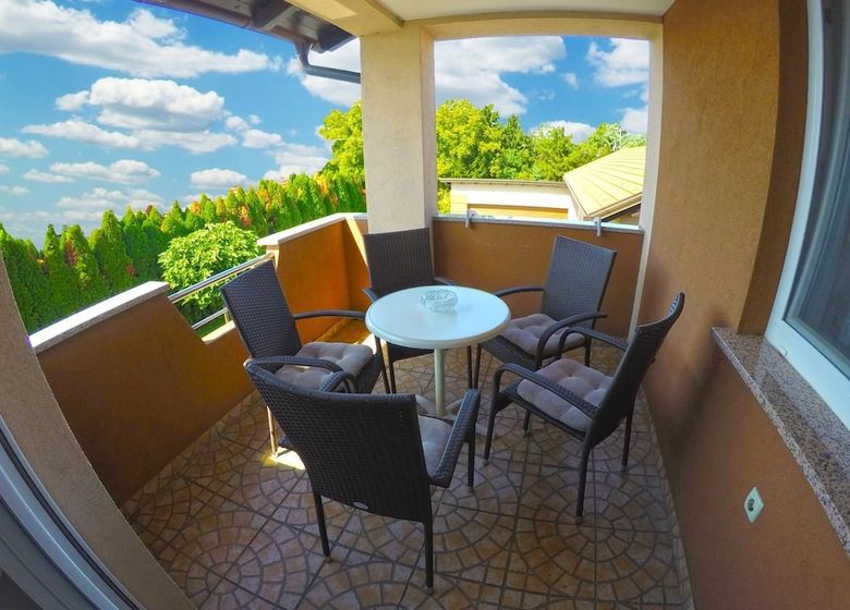 Hotel Apartments And Rooms Rea