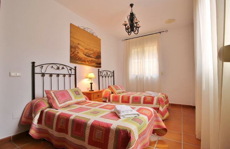 1053 Villa Seral