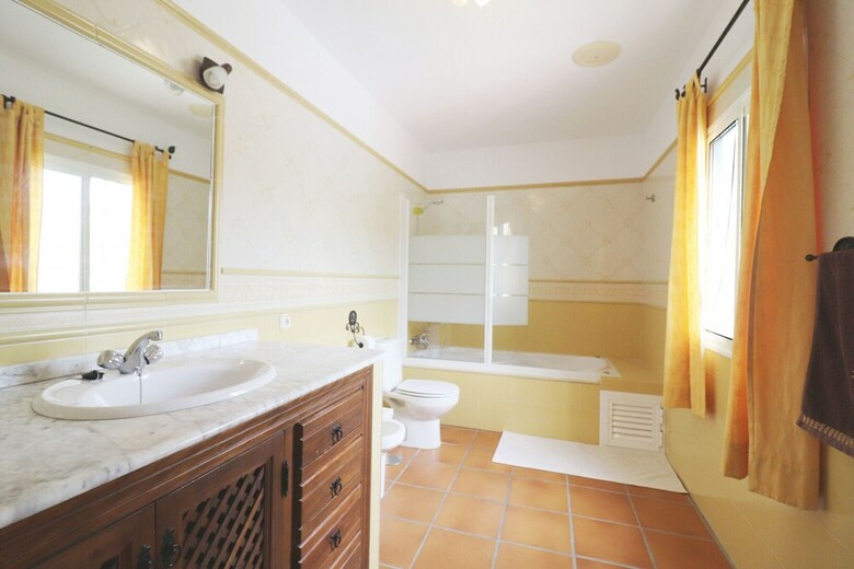1053 Villa Seral