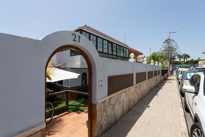 Great House With Pool Close To Beach