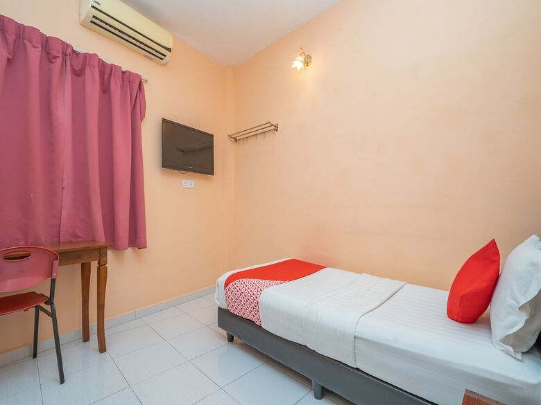 Oyo 89328 Sz Hotel