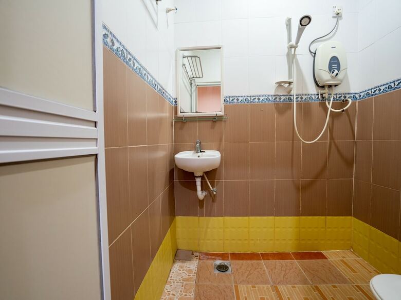 Oyo 89328 Sz Hotel