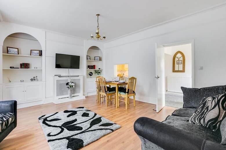 Super Central Cambridge Park View Apartment #18
