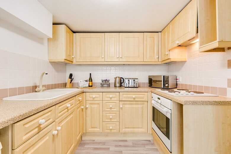 Super Central Cambridge Park View Apartment #18