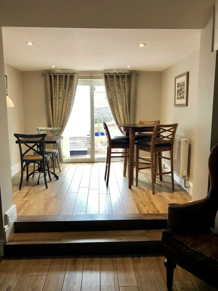 Hotel Treddolphin Guest House