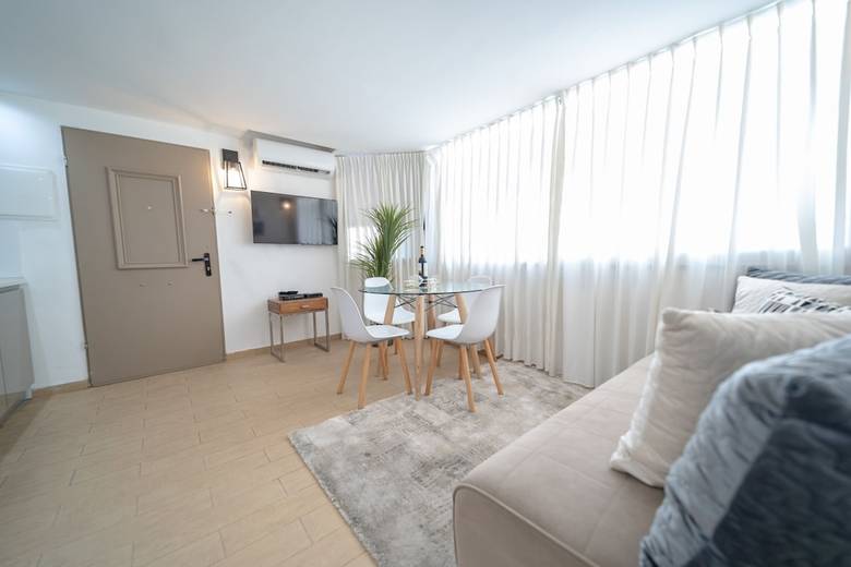 Amazing Apartment- 5 Min From The Beach