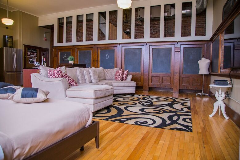 Hotel School 31 Lofts At Colors Studios