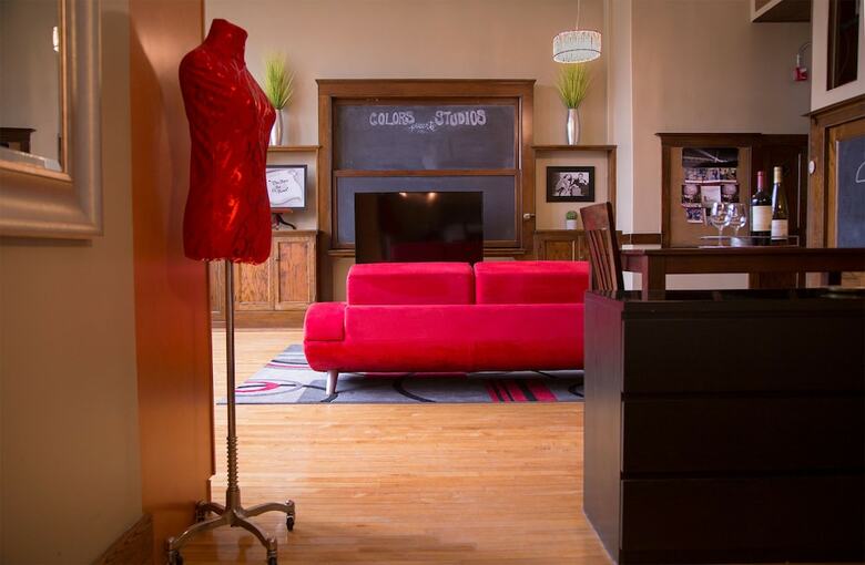 Hotel School 31 Lofts At Colors Studios