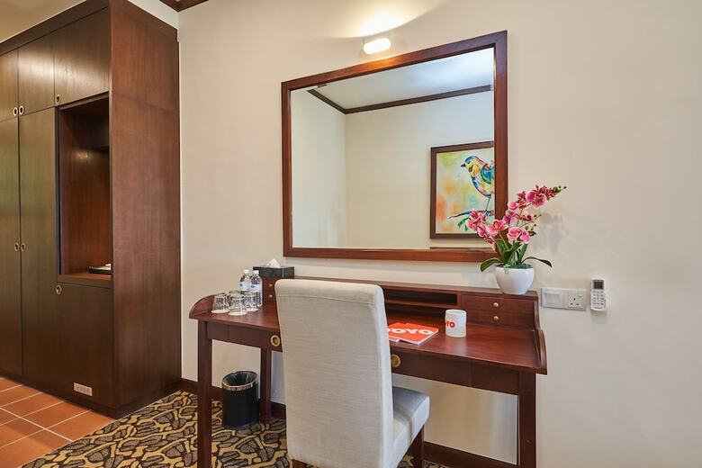 Oyo Home 44077 The Platinum Hotel & Suites- King